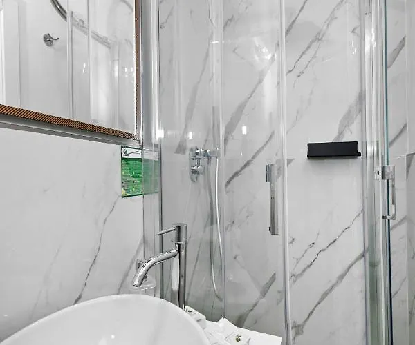 Πανσιόν Nights